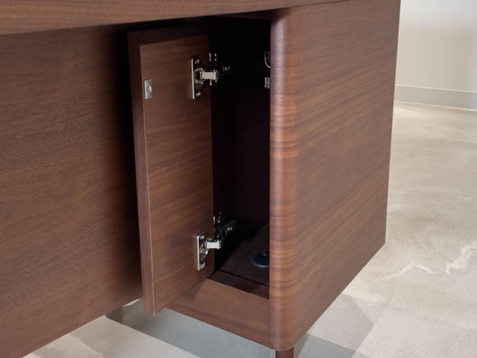 s-den-desk-010-1671793233284.jpg