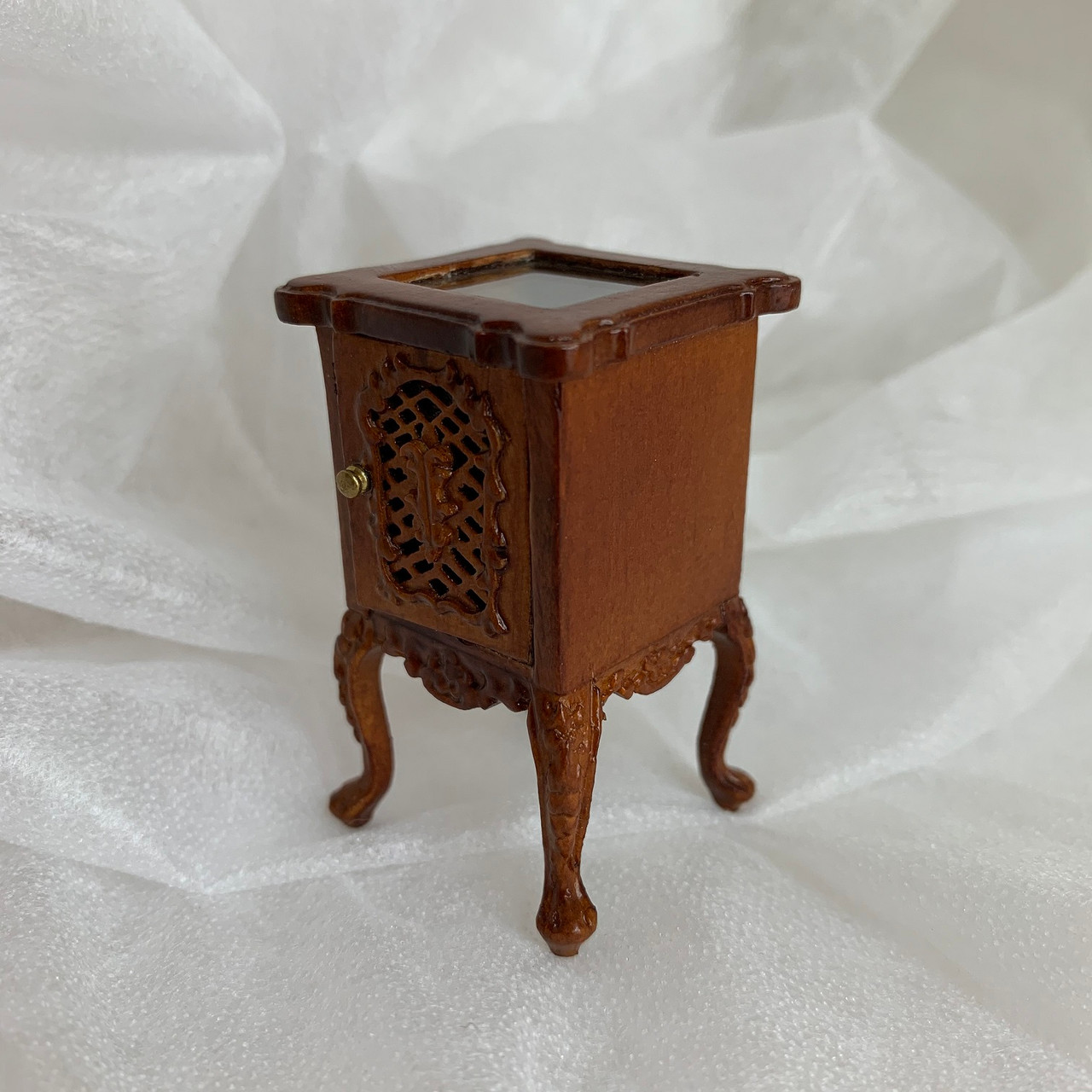 One-inch (1:12) Scale Dollhouse Miniature Marcee End Table (BES1752ET) by Bespaq side 