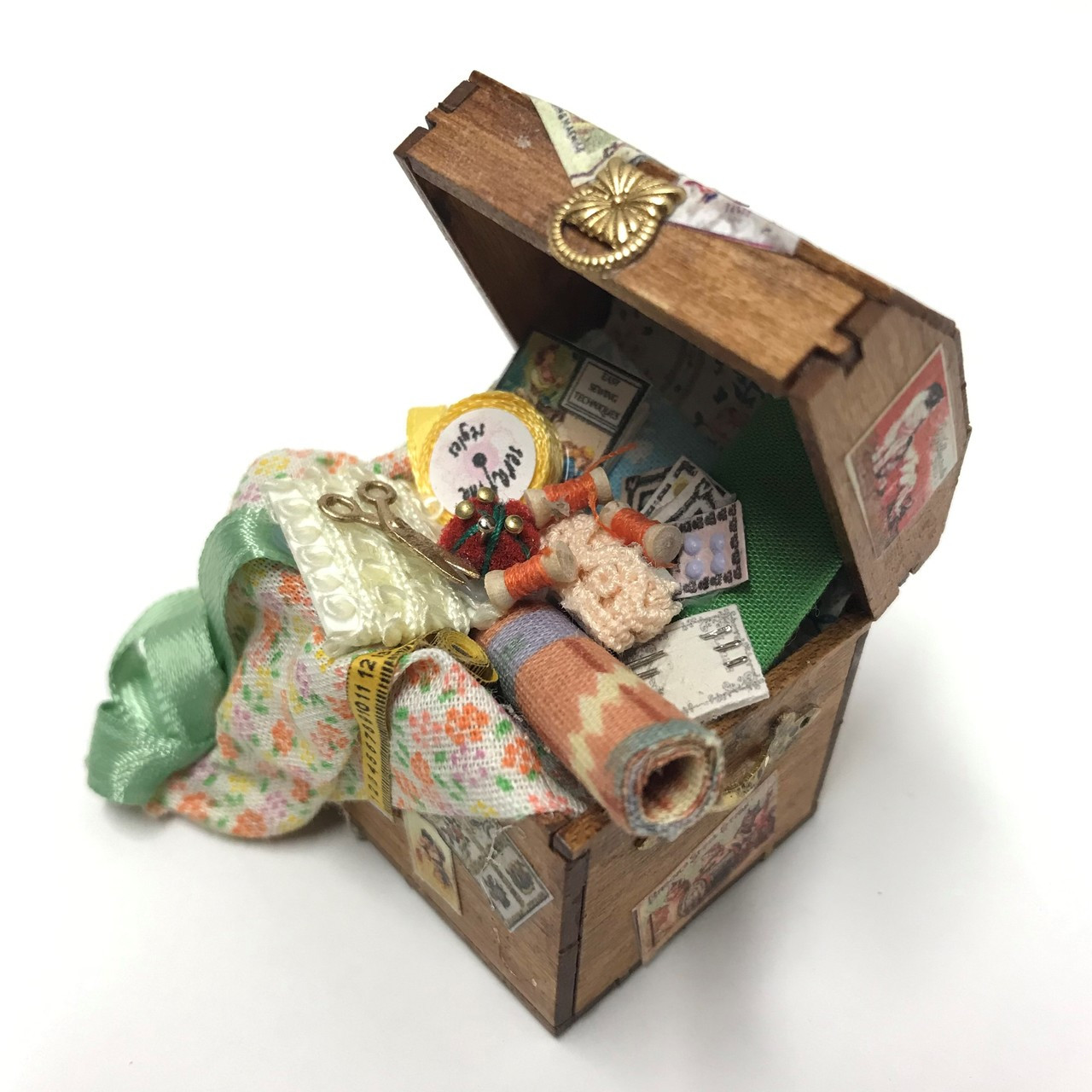 Trunk w/Sewing Supplies (SB204)