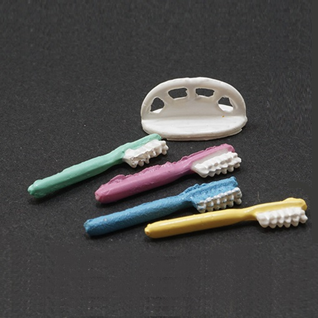 Toothbrush Holder with 4 Toothbrushes (IM65542)