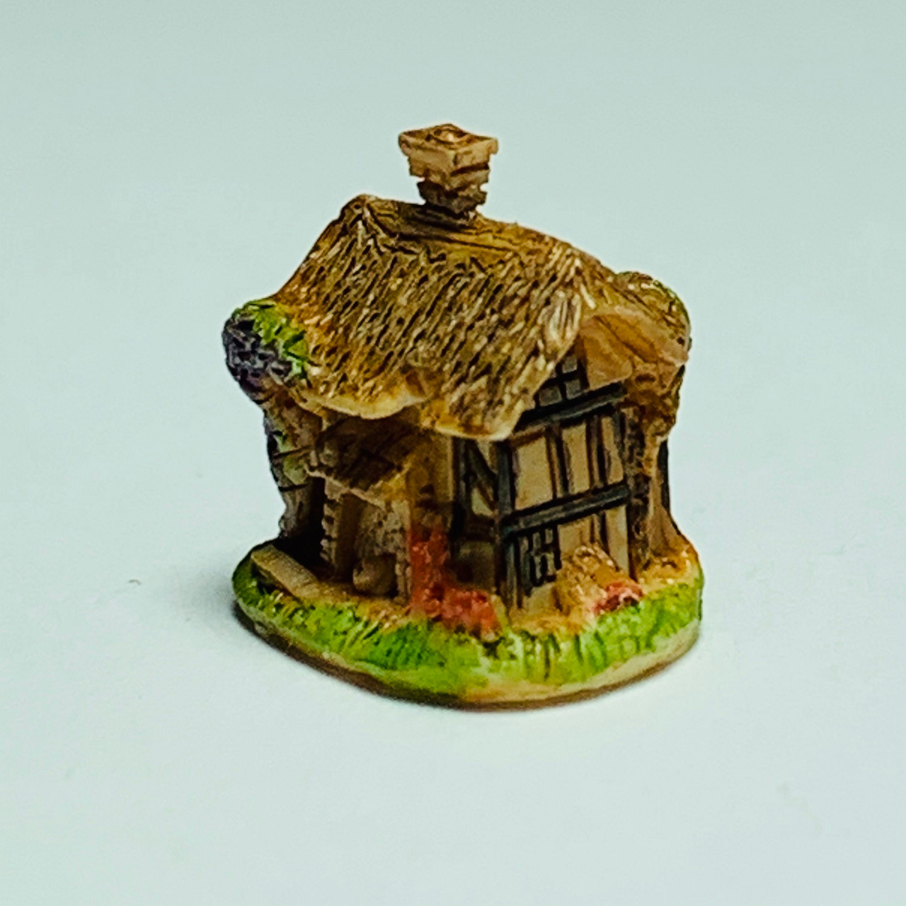 Tiny Cottage Sculpture (FCA4327)