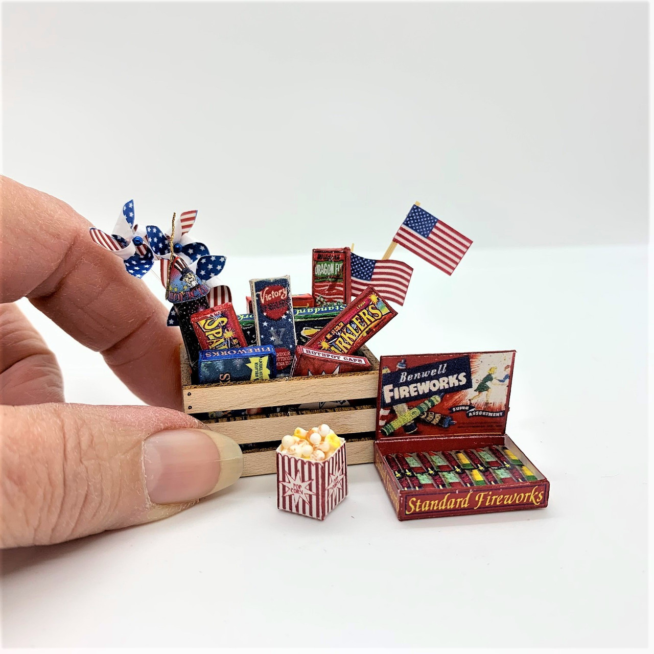 Fireworks Display Box (UFN0125) with hand for scale