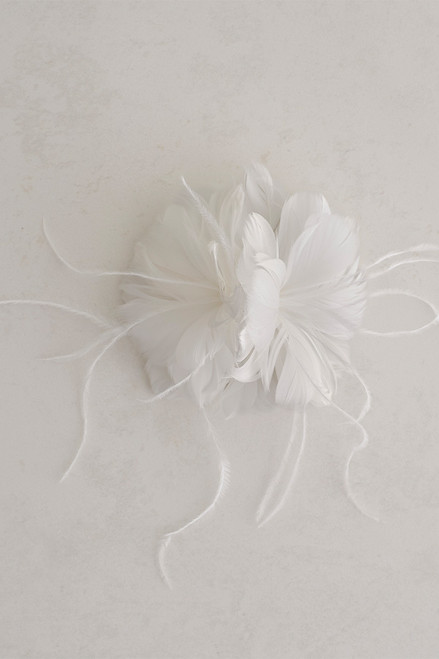Feather Fascinator Clip On in Ivory