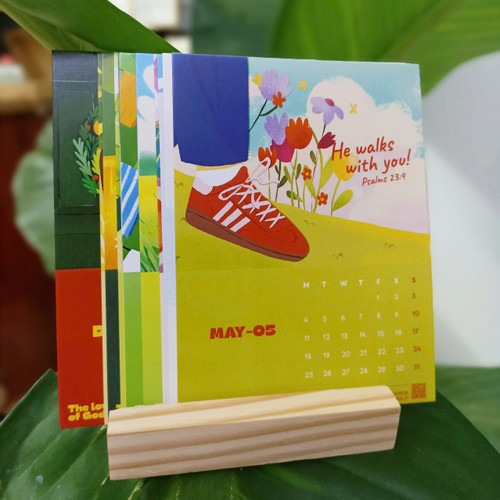 Lịch Để Bàn Đế Gỗ The Love Of GOD 2026 - CRD-2712 Lịch Để Bàn Đế Gỗ The Love Of GOD 2026 - CRD-2712