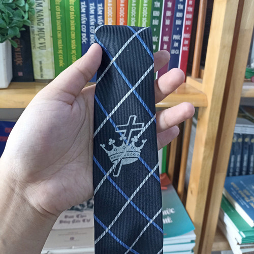 Bộ Hộp Quà Tặng Cà Vạt - Đen Sọc Trắng - Vương Miện Thập Giá - SPKC-2734