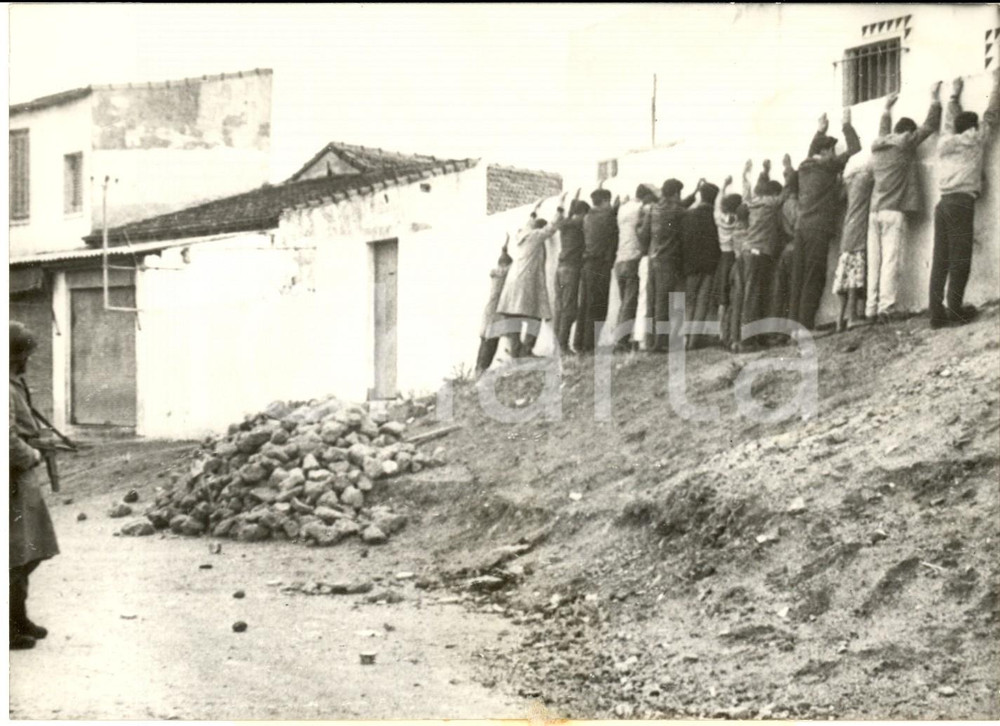 1960 ALGERIE Musulmans arrêtés au cours des manifestations *Photo 18x13
