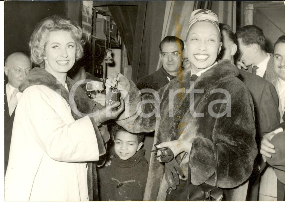 Fotografia d epoca originale 1960 PARIS OLYMPIA Addio di Joséphine BAKER  Danielle DARRIEUX Foto DANNEGGIATA 1