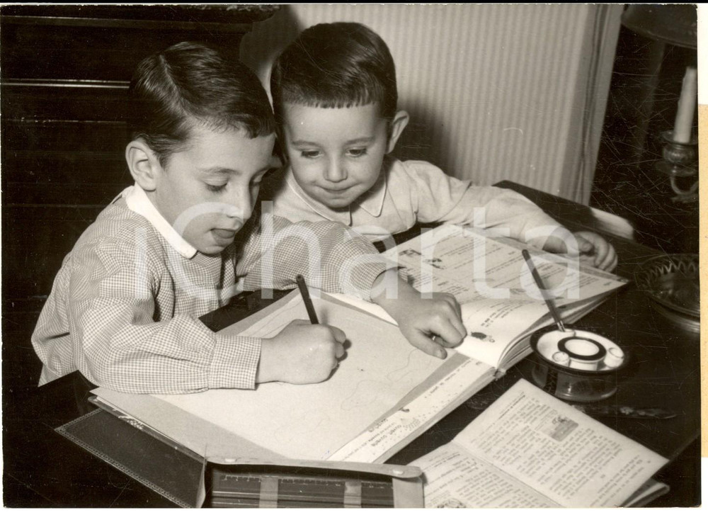 1954 PARIS RENTREE Enfants avec le nouveau matériel d'école *Photo 18x13 cm