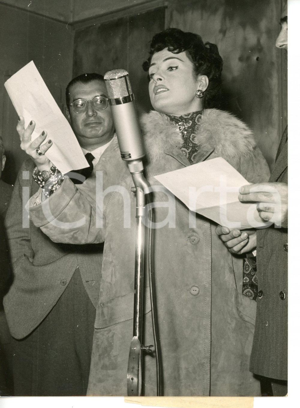 1955 ROMA Palazzo MATTEI Silvana PAMPANINI incide messaggio alla città di Boston