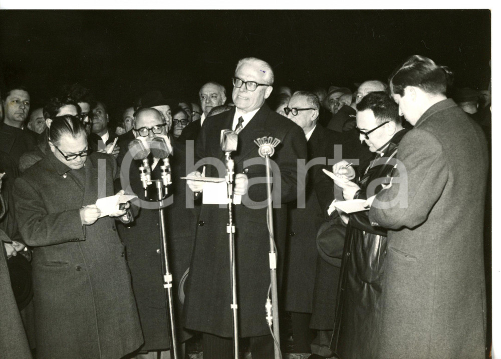 1960 ROMA Giovanni GRONCHI rilascia dichiarazioni al ritorno dalla Russia *Foto