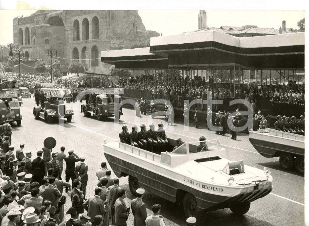 2 giugno 1955 ROMA Fori Imperiali - Rivista militare - 12° Corpo VVF BENEVENTO