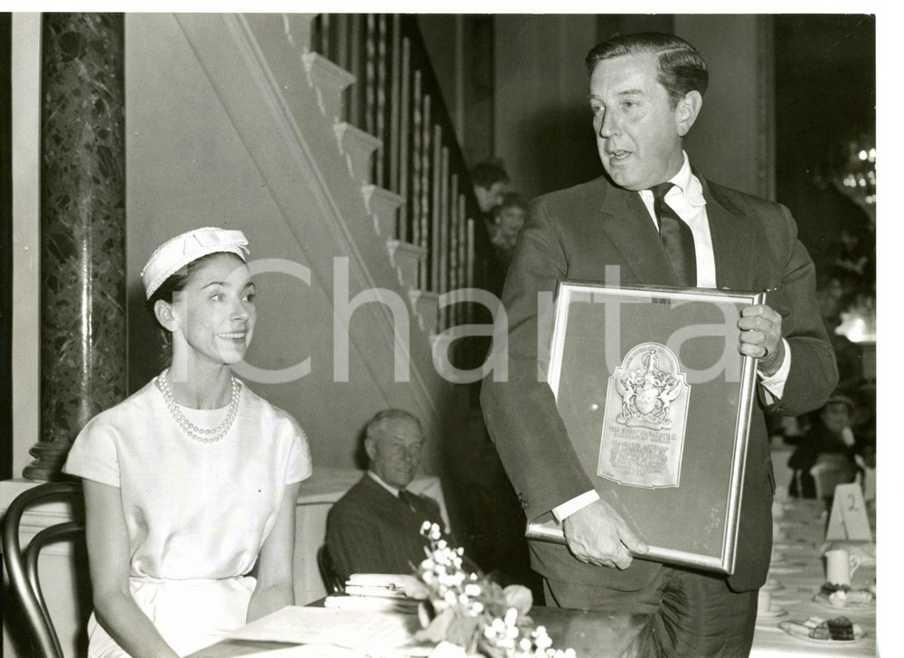 1959 LONDON Margot FONTEYN giving the Queen Elizabeth Award to Frederick ASHTON