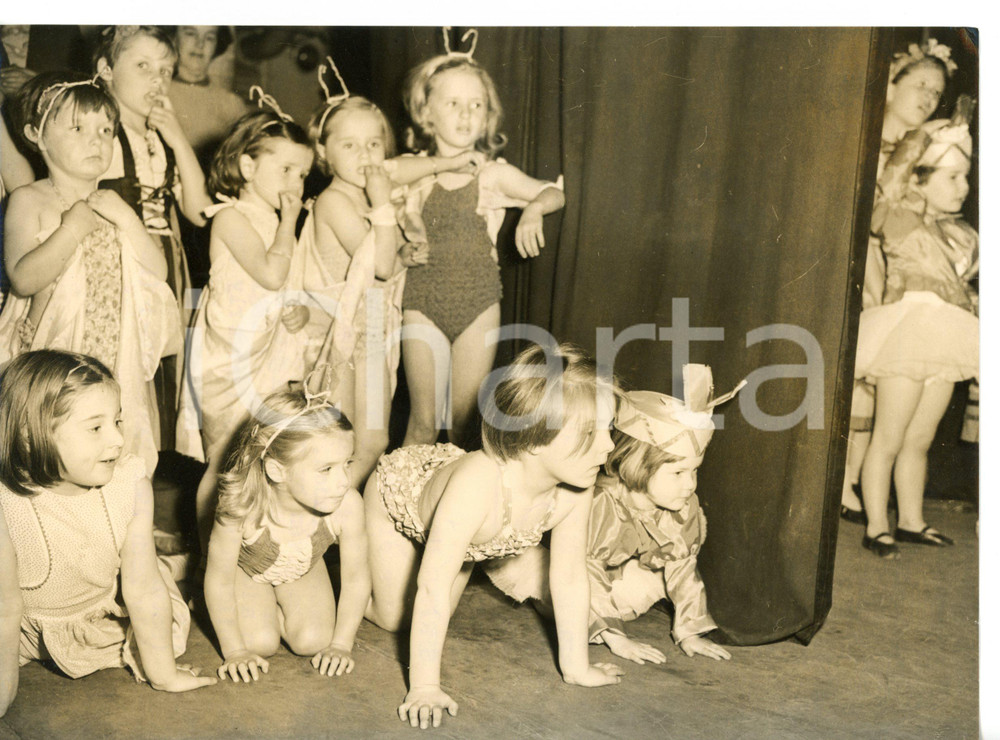 1953 LONDON Fortune Theatre - Pupils of Hampshire School during dance rehearsal