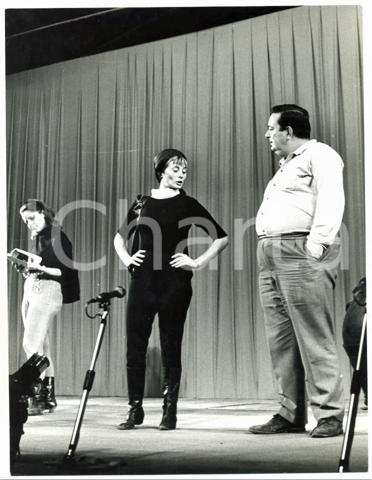Fotografia d epoca originale 1967 IMPRUNETA Teatro umoristico  Sandra MONDAINI Francesco MULÃˆ durante sketch 1
