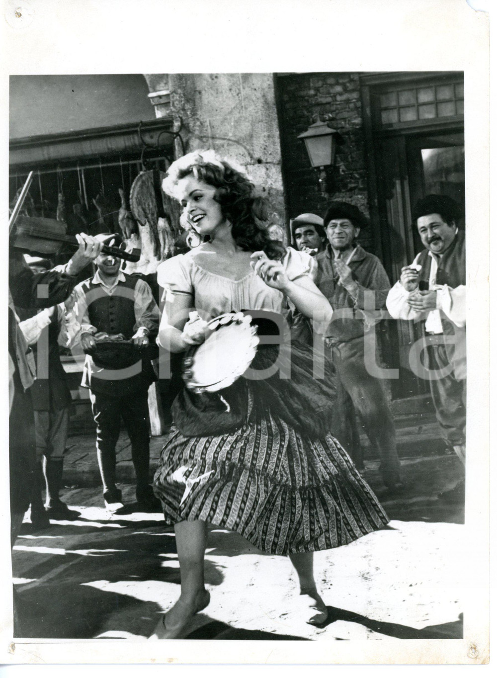 1960 CINEMA Film "Pirates of Tortuga" - Letícia ROMAN suona tamburello basco 