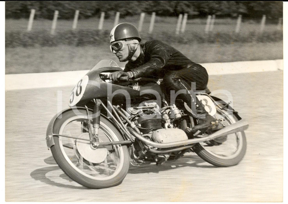 1955 ca MONZA MOTOCICLISMO Carlo UBBIALI durante le prove su MV AGUSTA 125 *Foto