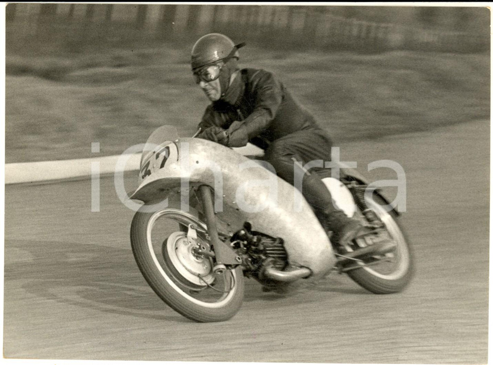 1950 ca MONZA MOTOCICLISMO Fergus ANDERSON prova MOTO GUZZI 250 in allenamento