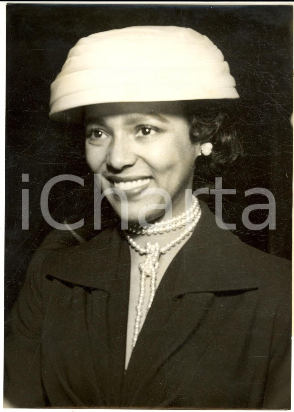 1957 PARIS Ritratto di Dorothy DANDRIDGE durante un cocktail *Foto 13x18 cm