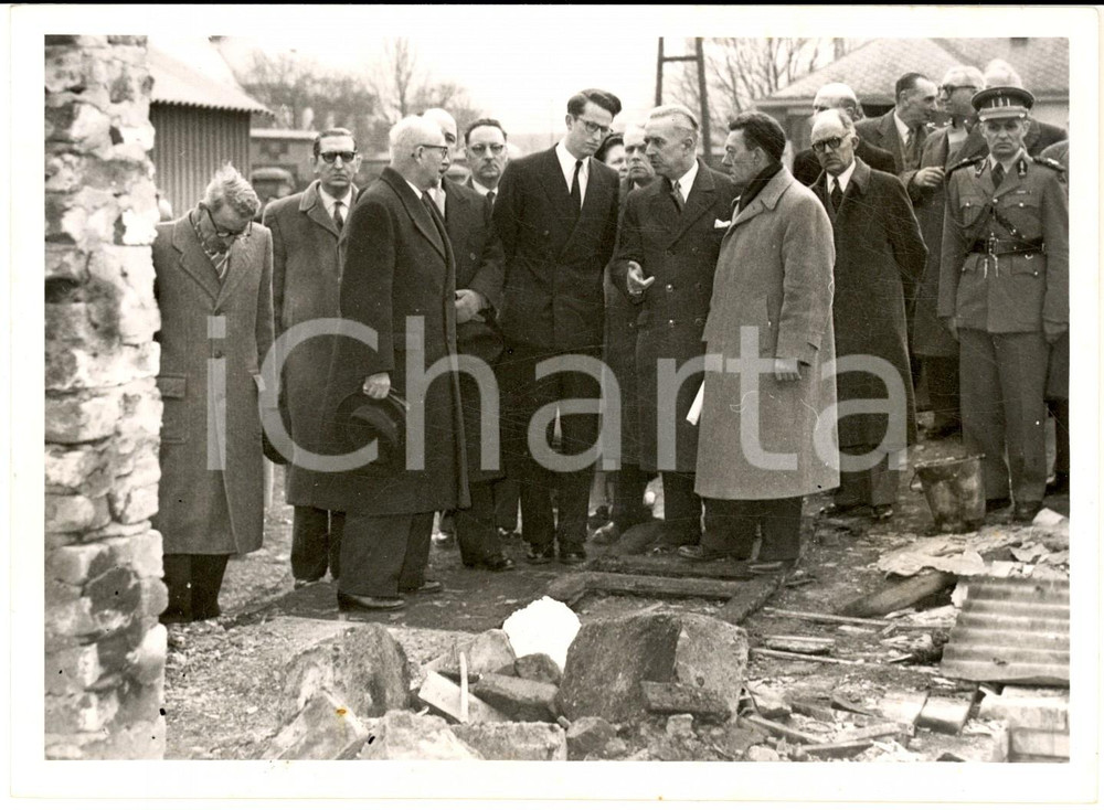 1955 LIEGE SCLESSIN Incendie CINEMA RIO Roi Baudouin sur les lieux de l'accident