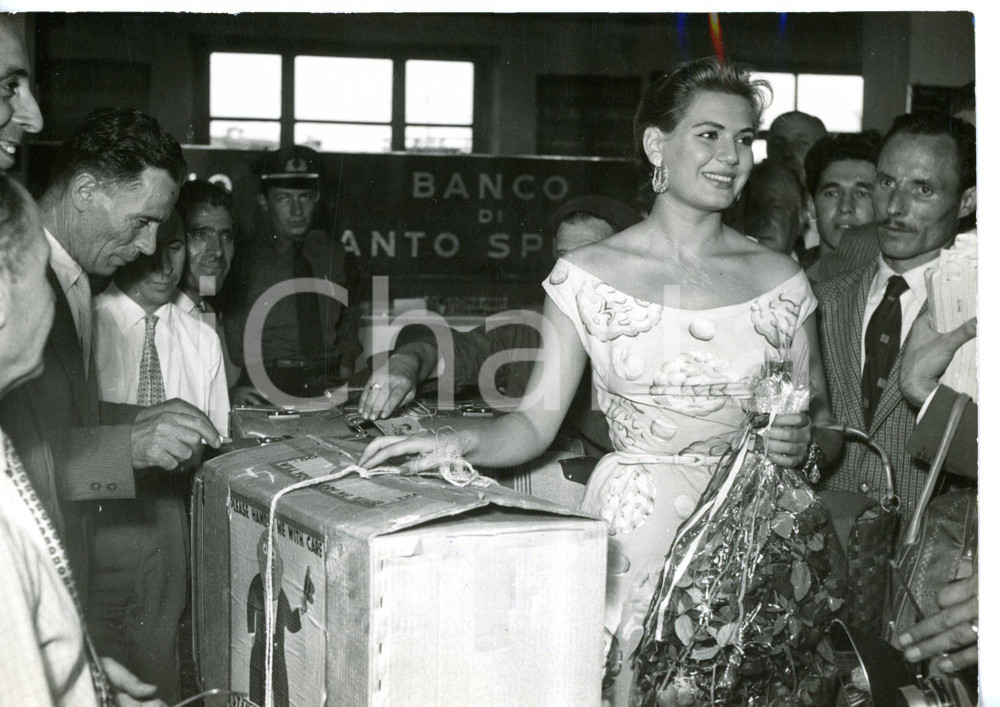 1953 ROMA Banco di Santo Spirito - "Miss Europa" Eloisa CIANNI all'arrivo *Foto
