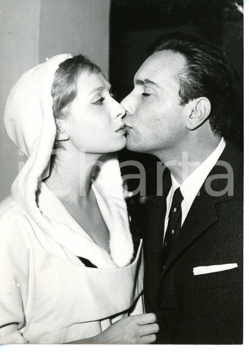 1958 MANZIANA Rossella COMO bacia Giuseppe MISANO il giorno del matrimonio *Foto