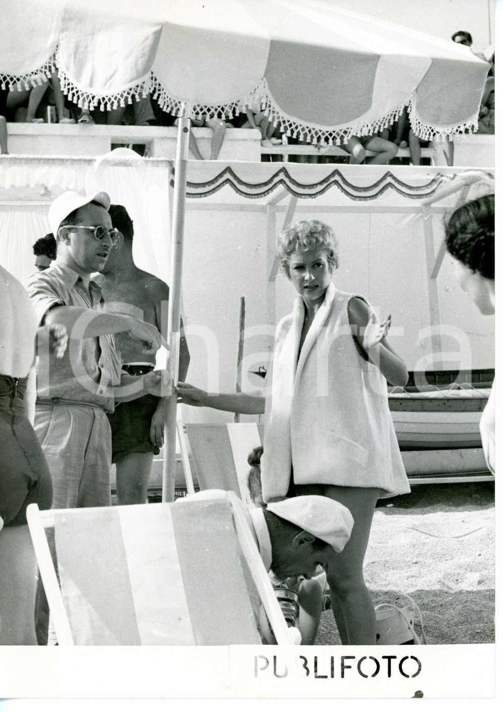 1955 ca AREA DI GENOVA L'attrice Martine CAROL in spiaggia *Fotografia 13x18 cm