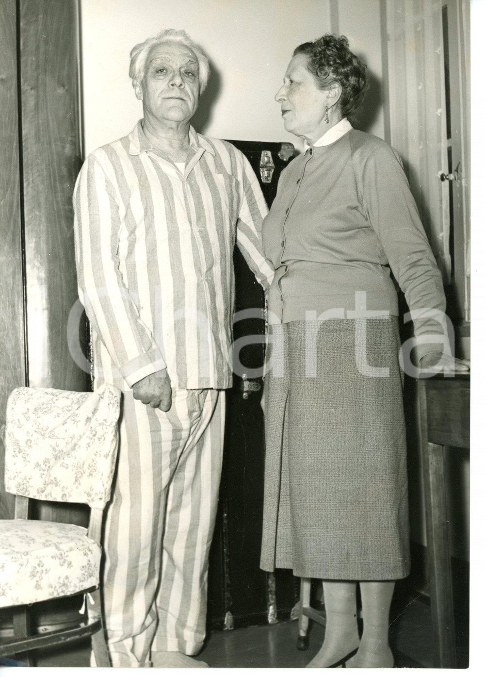 1955 ca BOLOGNA Memo BENASSI con Vittoria FOLIN nella sua abitazione *Foto 13x18