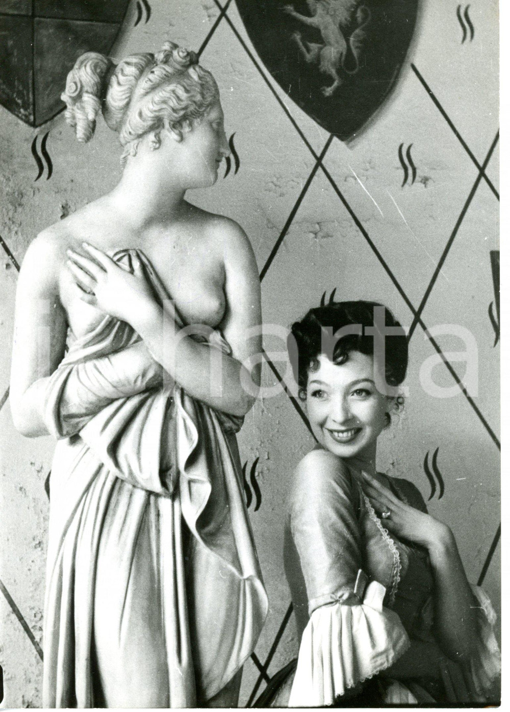 1953 CINEMA Film "Le avventure di Cartouche" - Isa BARZIZZA con statua greca