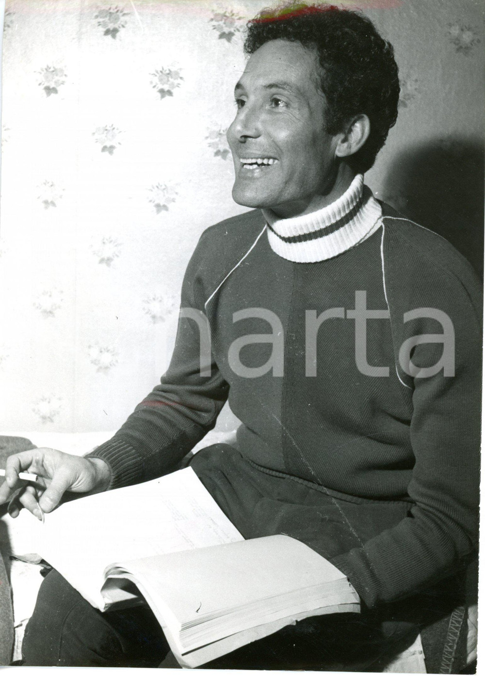 1954 MILANO Icet Studios - Vasito BASTINO ripassa il copione de "Il dittatore"