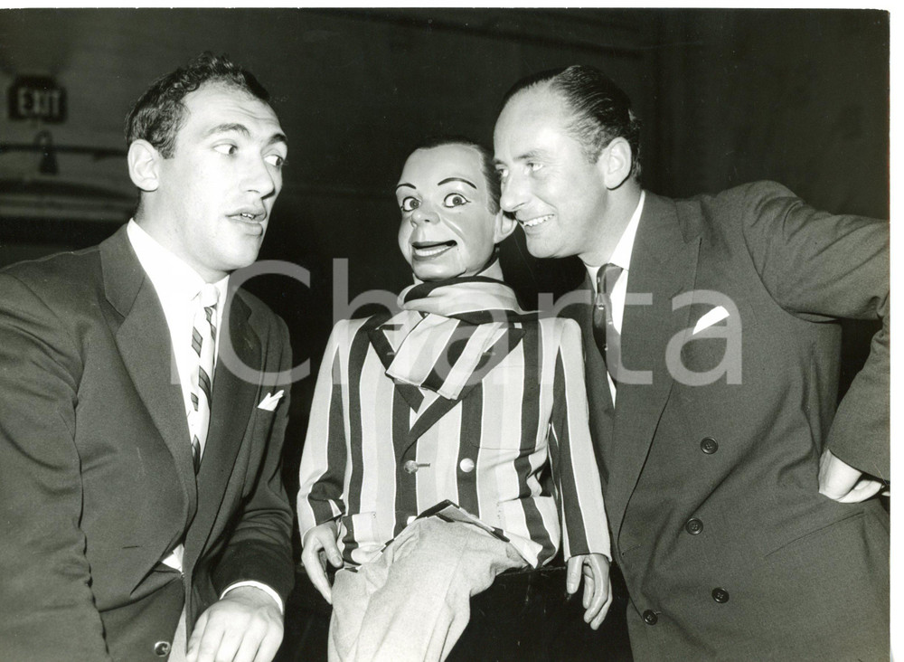 1958 LONDON Bernard BRESSLAW and Peter BROUGH during "Educating Archie" *Photo