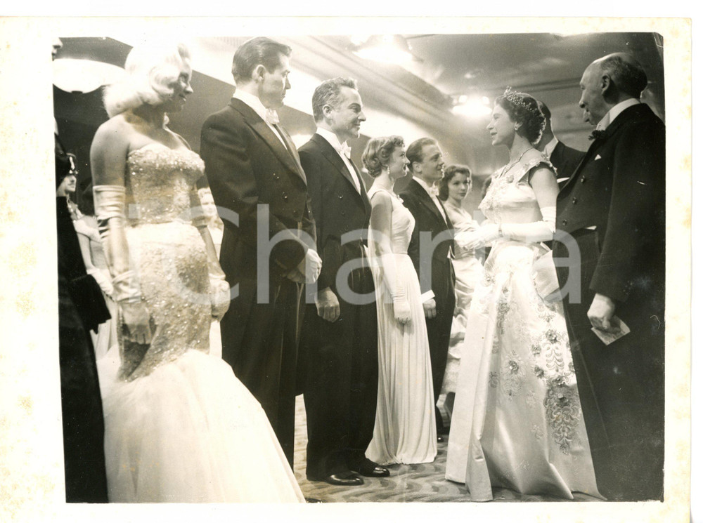 1955 LONDON Royal Film Show - Queen ELIZABETH with Diana DORS and Rossano BRAZZI
