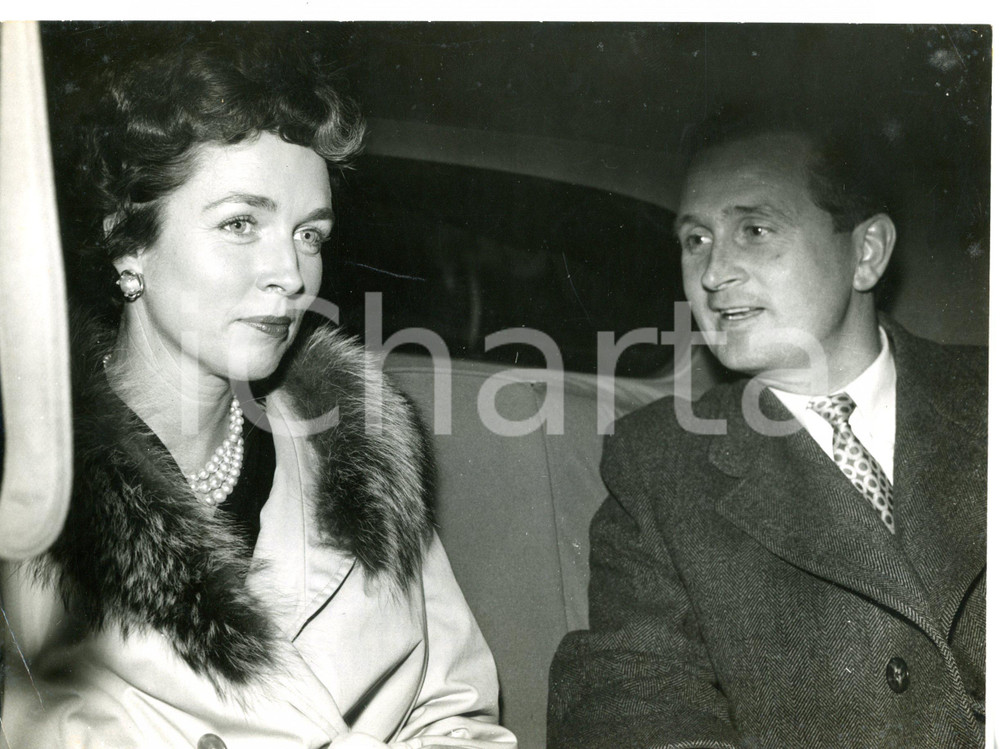 1958 LONDON Lady BEATTY with Ewan LLOYD in a car *Photo 20x15 cm