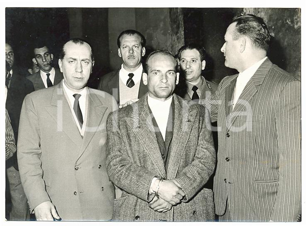 1958 MILANO - CRONACA NERA L'assassino di Corso Sempione in questura *Foto 18x13