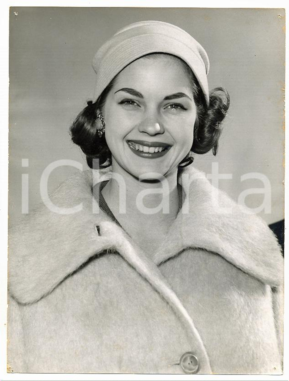 1958 LONDON - MISS WORLD Penelope Anne COELEN the day after her winning *Photo