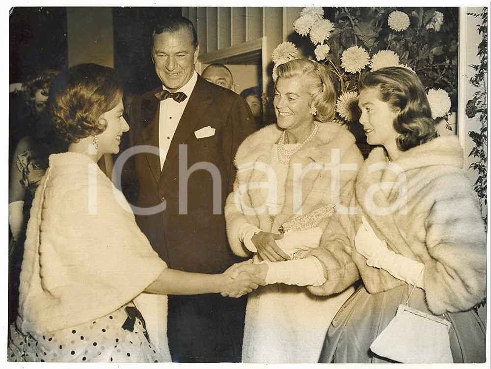 1959 LONDON Odeon Marble Arch Gary COOPER and his family meets Princess Margaret