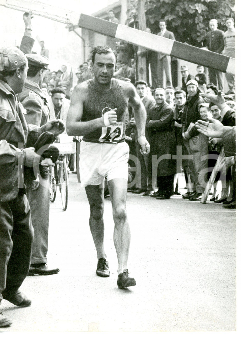 1953 100 KM DI MARCIA Antonio RESTA passa la frontiera *Foto 13x18 cm