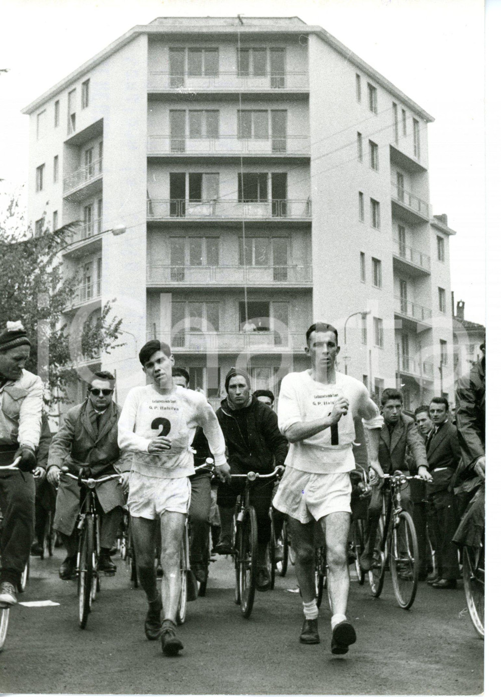 1958 100 KM DI MARCIA Ton MISSON e Don THOMPSON all'arrivo *Foto 13x18 cm