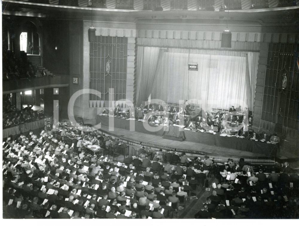 1954 BRIGHTON DOME - TUC Delegates during the opening meeting *Photo 20x15