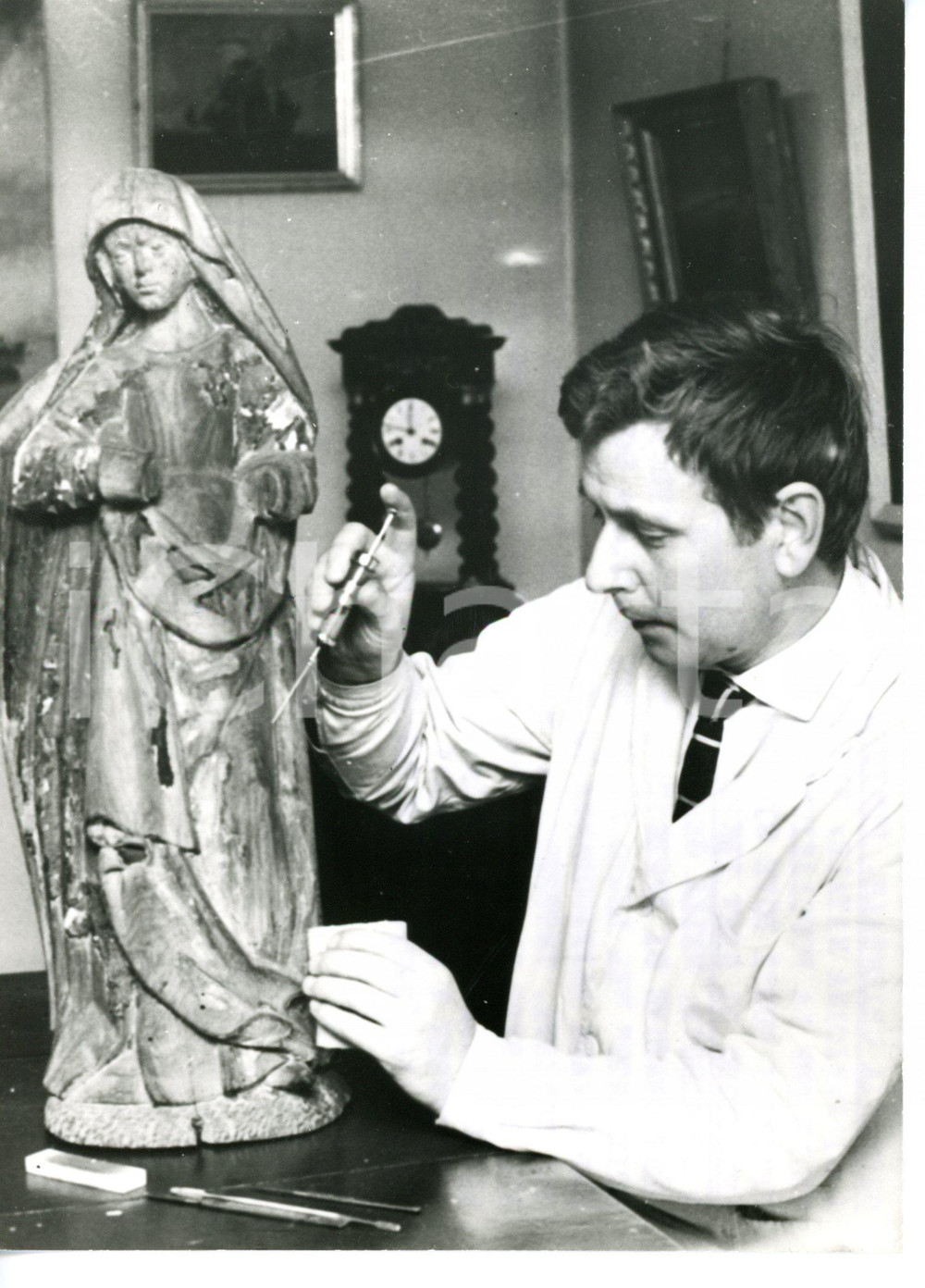 1970 STRALSUND Operazioni di restauro di una Madonna medievale in legno *Foto 13
