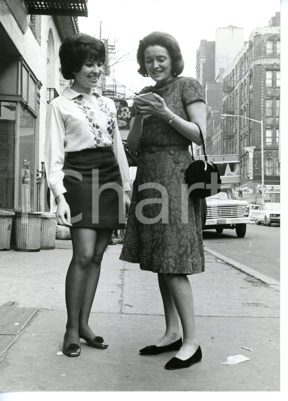 1968 NEW YORK Patricia NEAL firma autografo a un'ammiratrice *Foto 13x18 cm