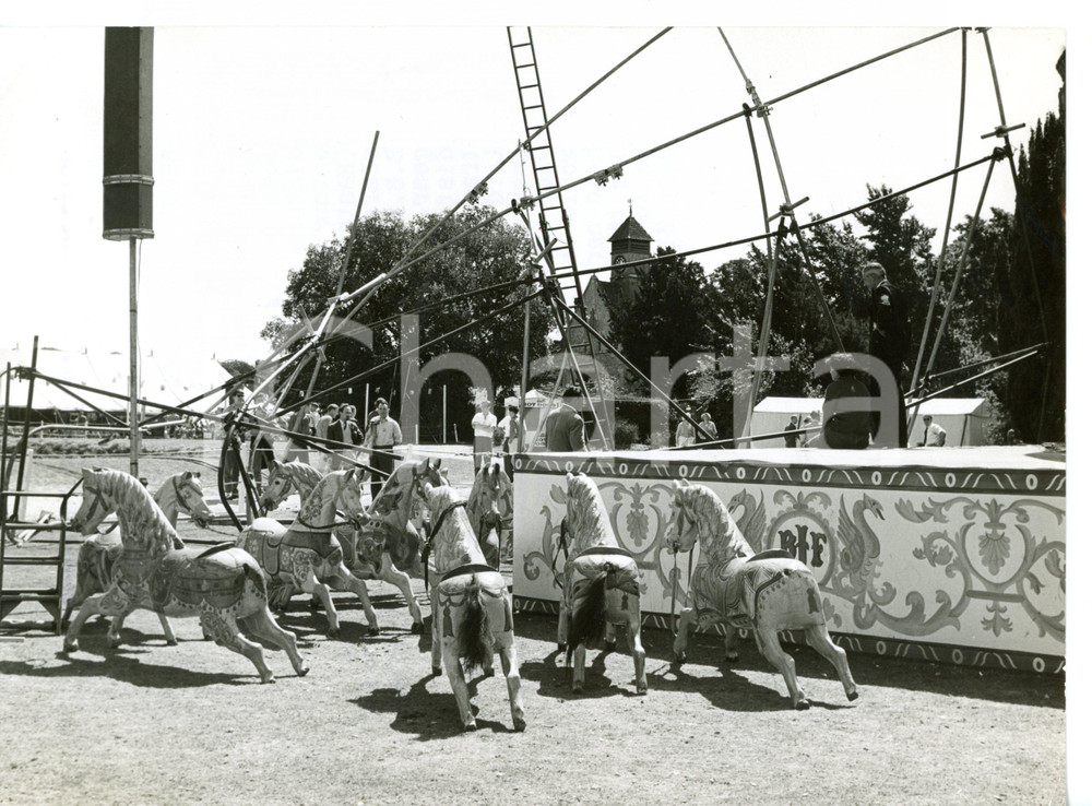 1960 FIFTH BEAULIEU JAZZ FESTIVAL Wooden horses locked inside a fench *Photo