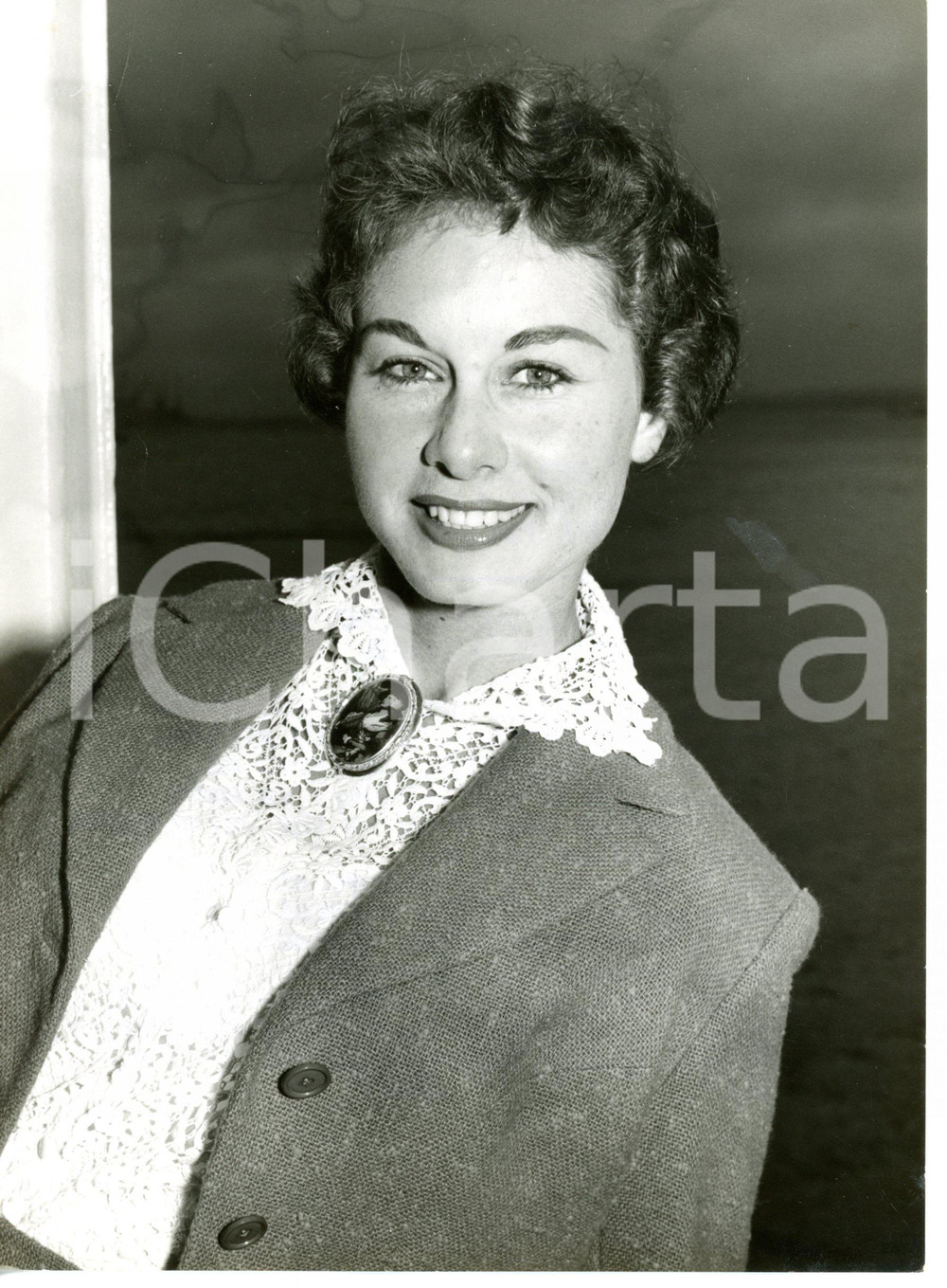 1958 SOUTHAMPTON Gladys KNIGHT wearing a miniature of Sarah SIDDONS *Photo 15x20