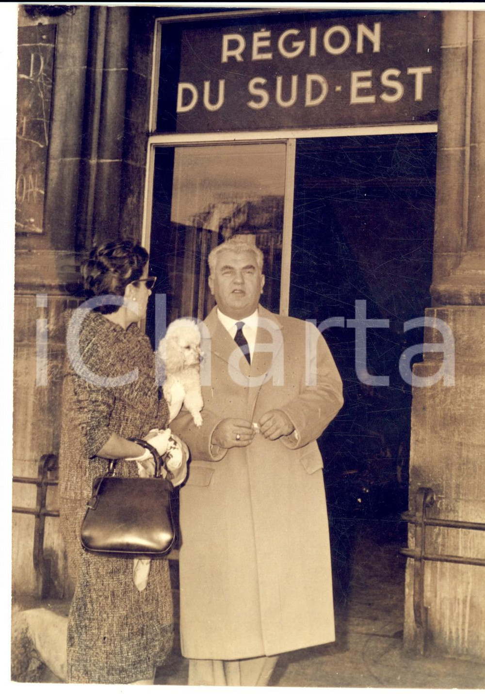 1958 PARIS Gare de Lyon - Arrivo di Gino CERVI con la moglie e il cane *Foto