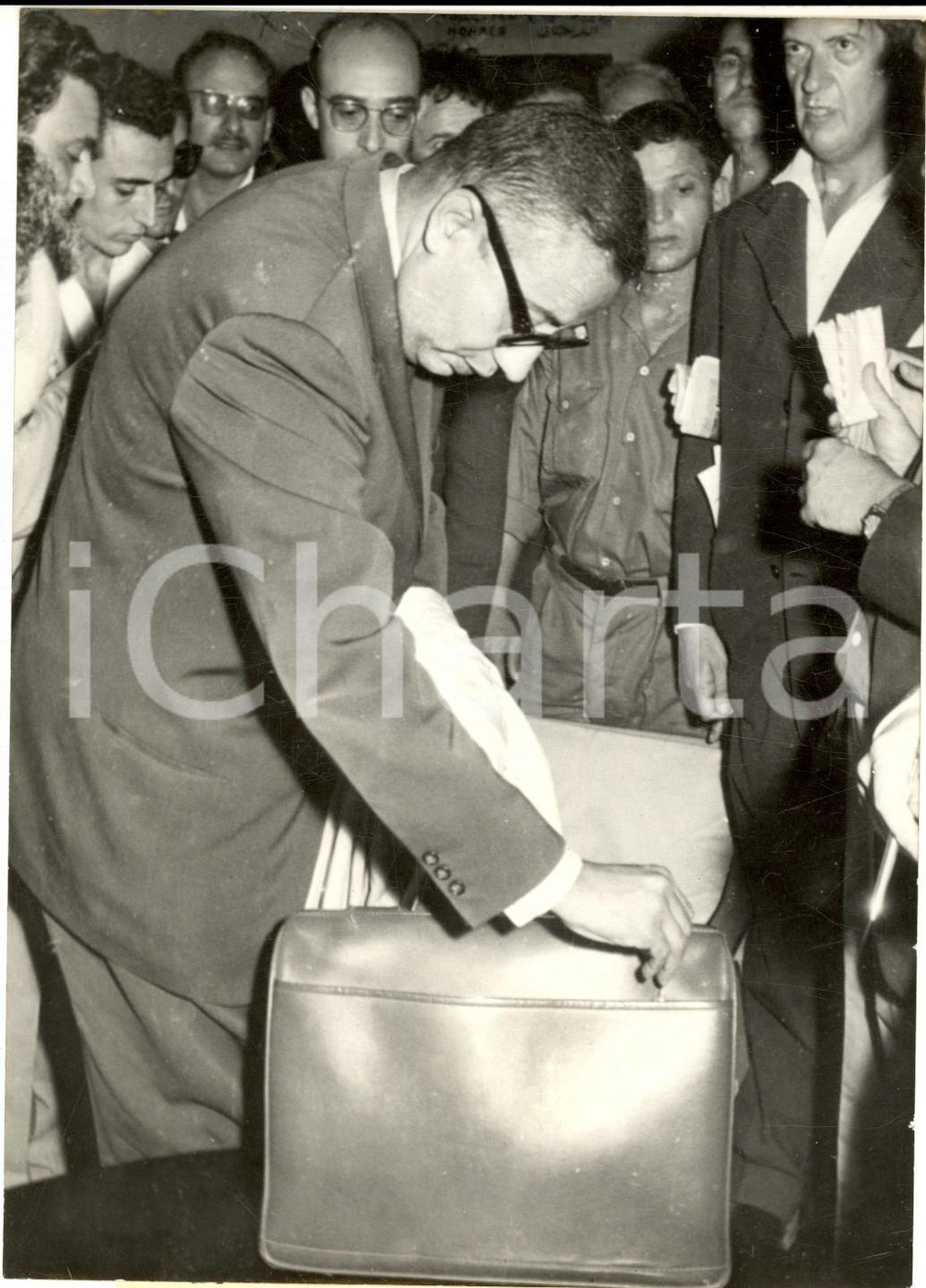 1959 TUNIS Mohamed YAZID con il tovagliolo del FLN per l'Algeria *Foto 13x18 cm