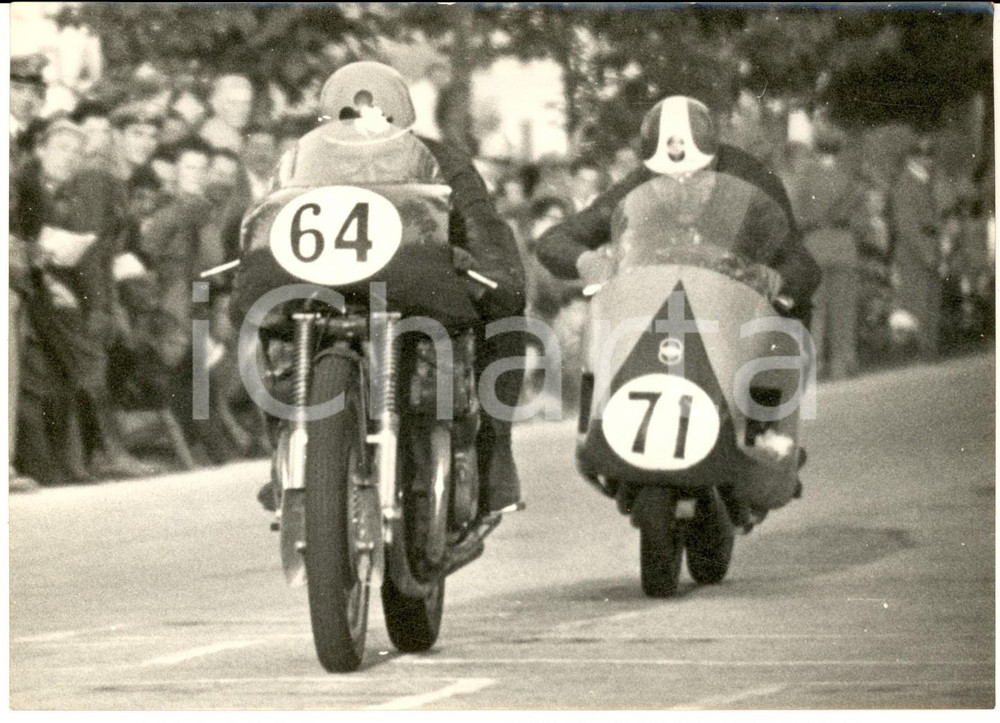 1956 CESENA MOTOCICLISMO Umberto MASETTI e Libero LIBERATI al traguardo *Foto