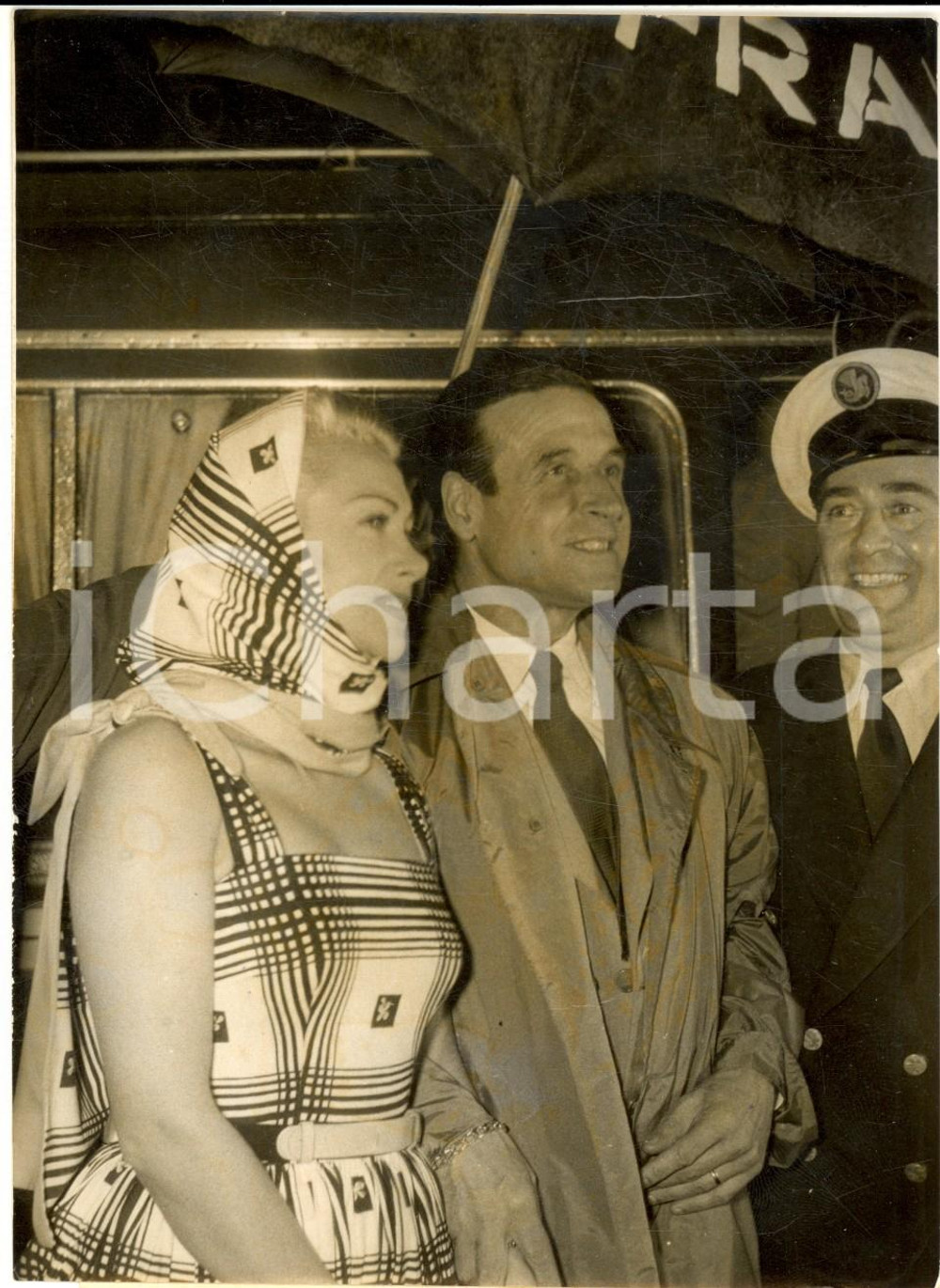 1956 PARIS ORLY Martine CAROL e Christian JAQUE al ritorno da Montevideo - Foto