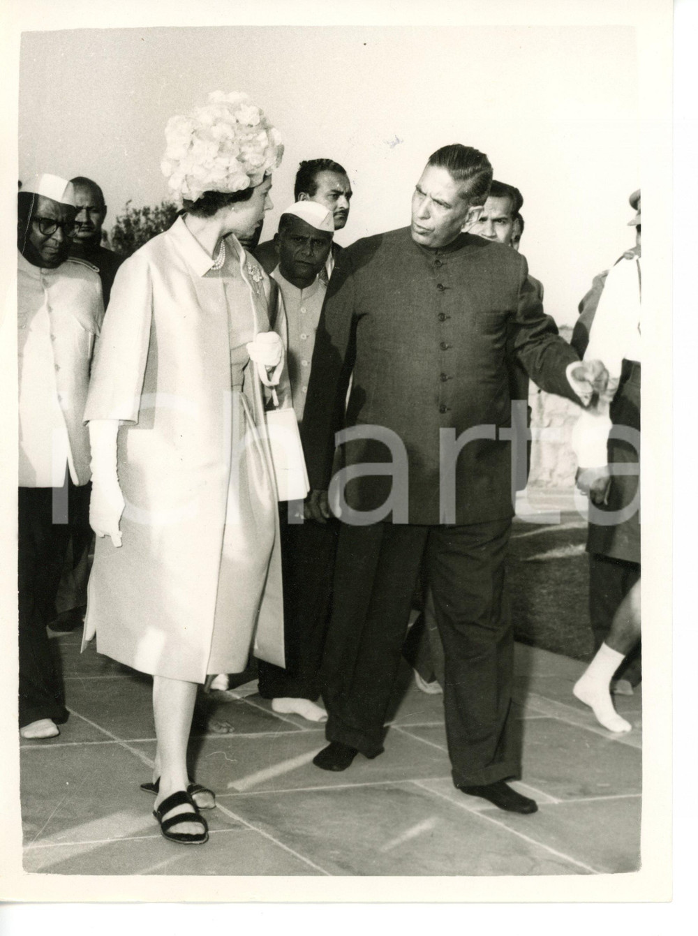 1961 NEW DELHI Queen ELIZABETH II wearing sandals *Photo 15x20 cm