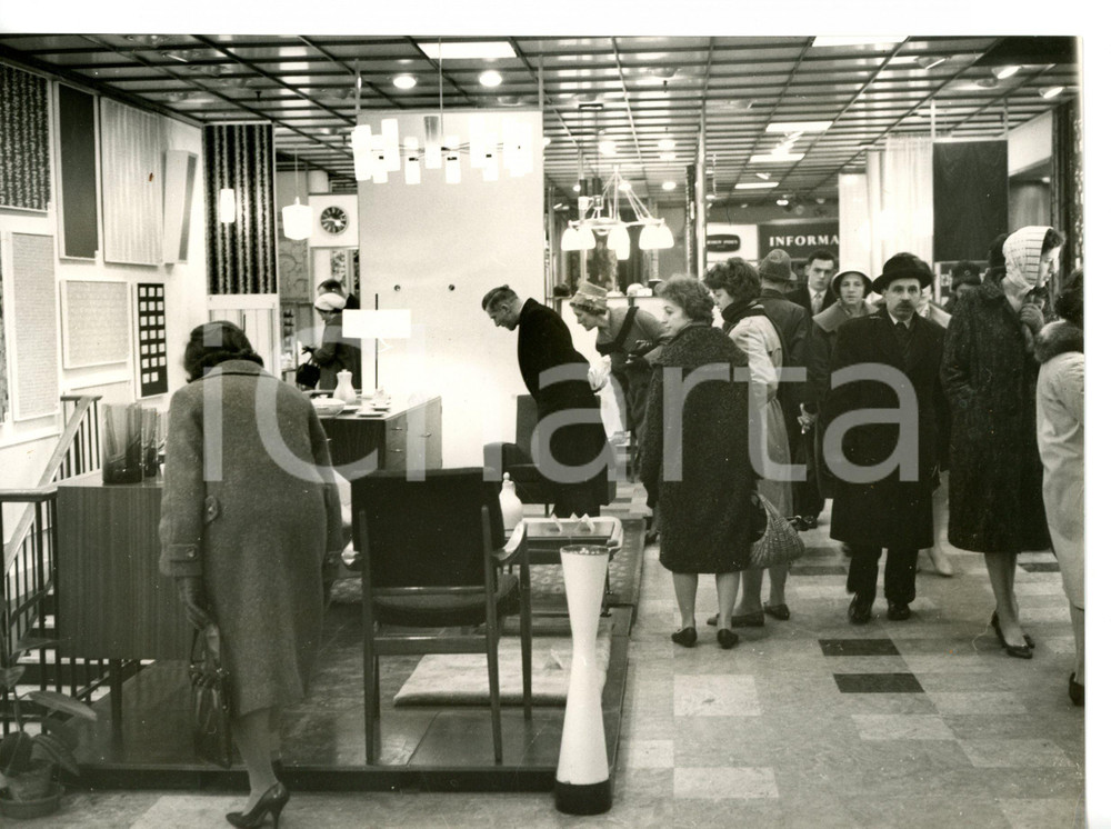 1961 LONDON People visiting Council of Industrial Design *Photo 20x15 cm