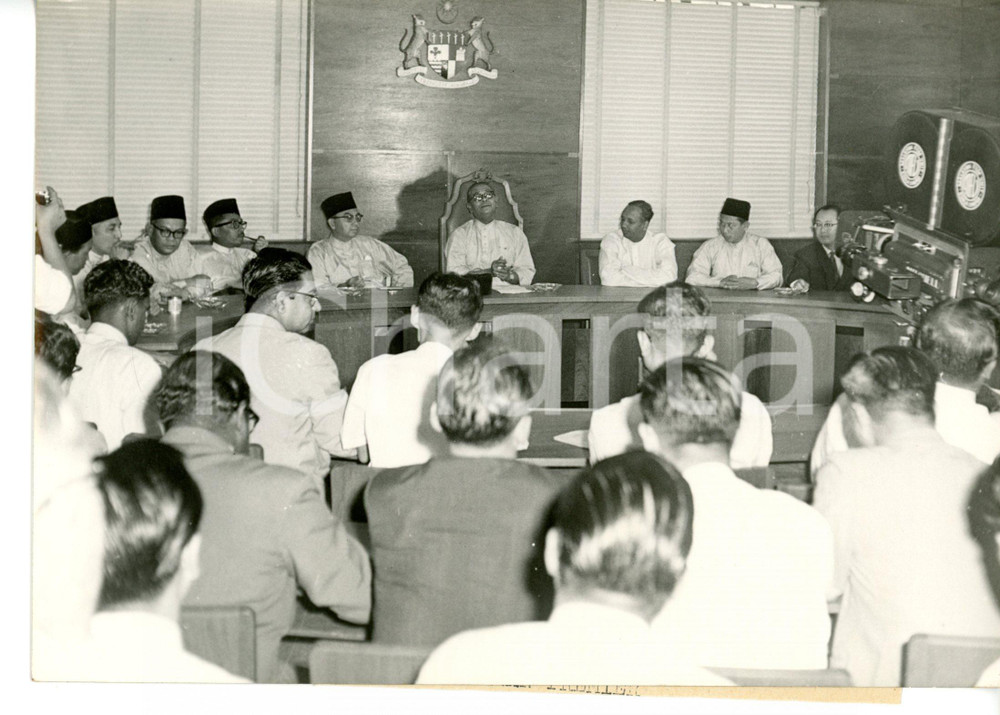1959 KUALA LUMPUR Tunku Abdul RAHMAN introducing members of cabinet to the press