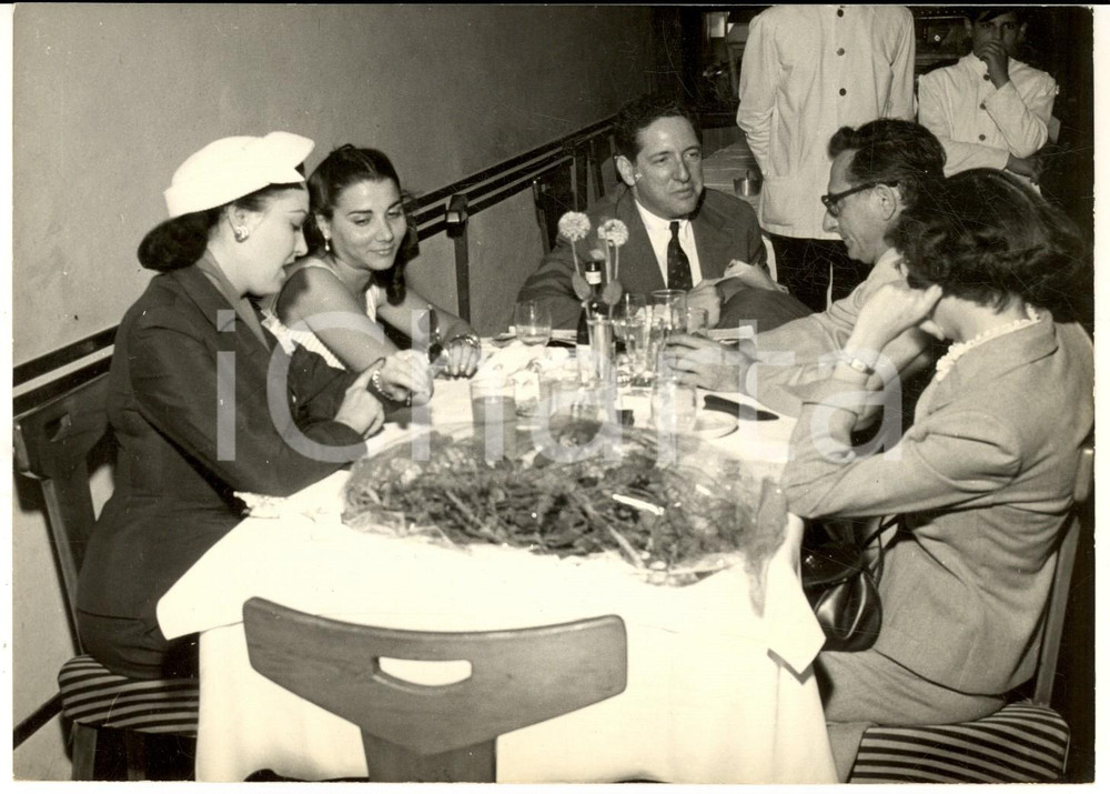 1954 ROMA Attrice Linda DARNELL alla vigilia della partenza *Fotografia 18x13 cm